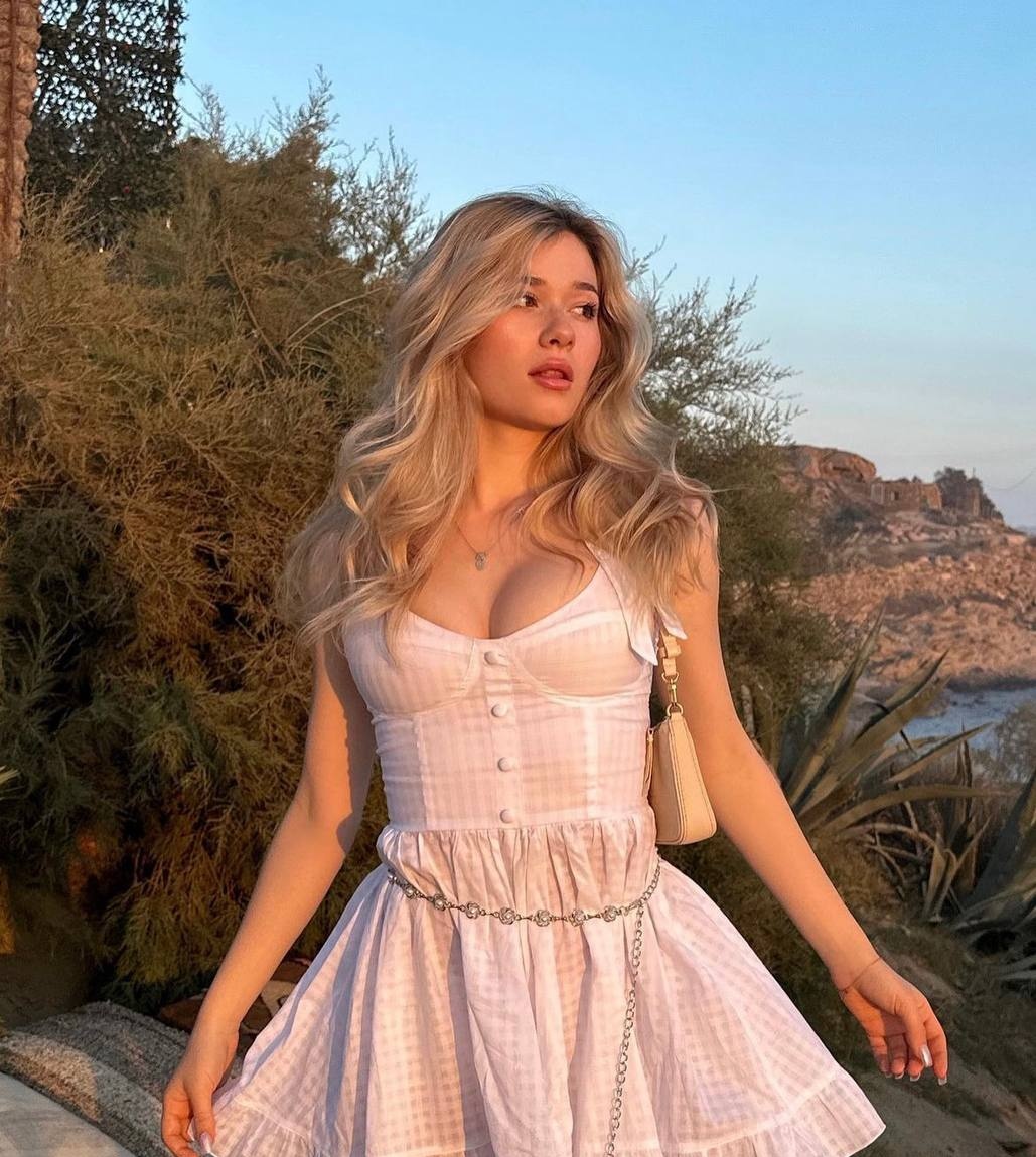 Настенька привлекальеная девушка из Астаны цена от 3000 руб