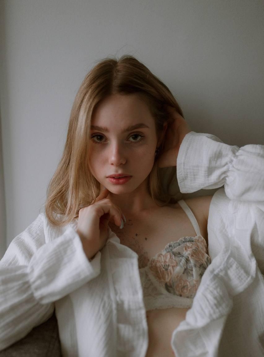 Оленька привлекальеная девушка из Астаны цена от 6000 руб