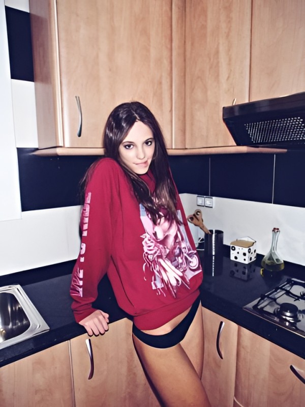 Лейла привлекательная девушка из Астаны цена от 10000 руб