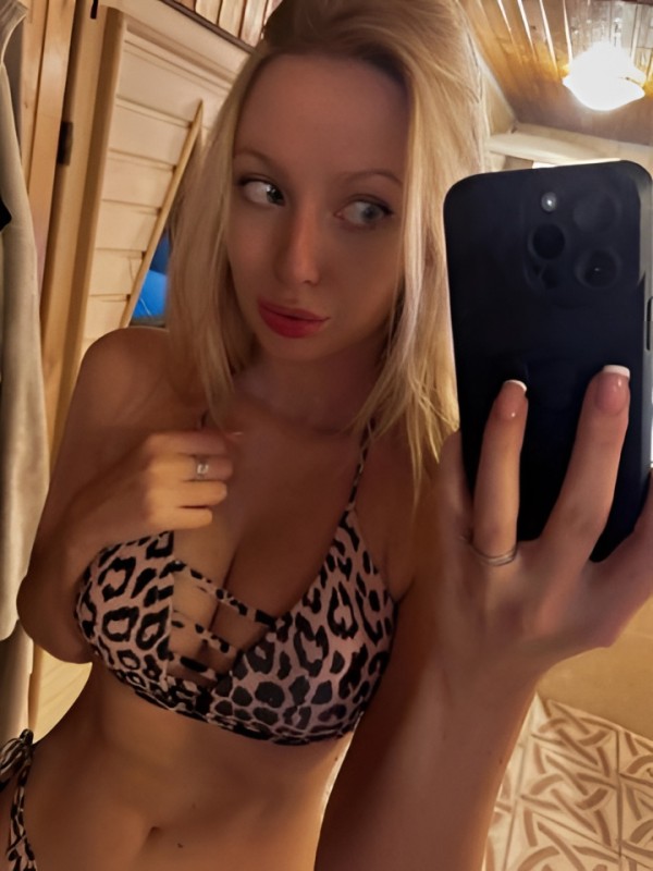 Рената привлекательная девушка из Астаны цена от 4000 руб