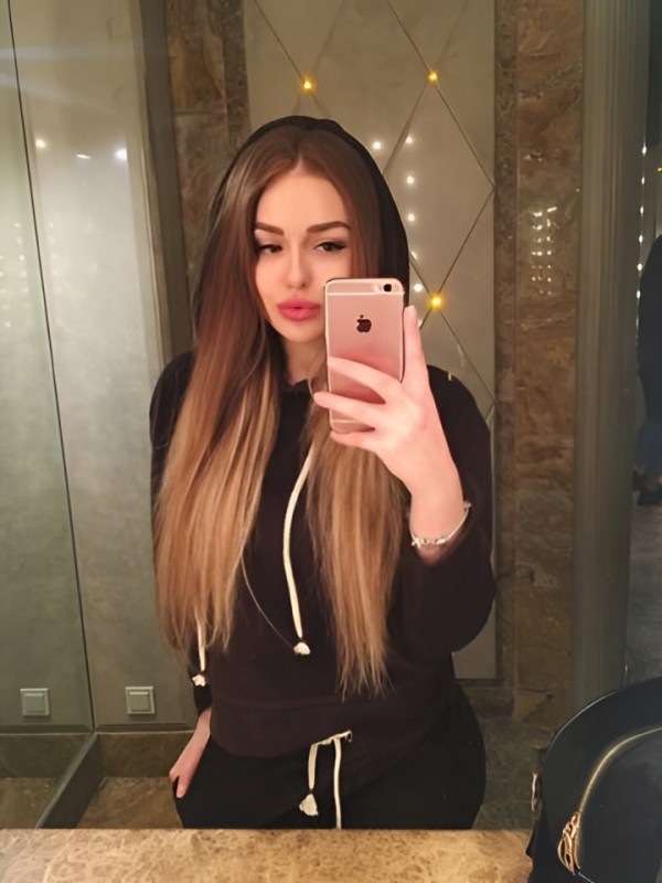 Сарра привлекательная девушка из Астаны цена от 5000 руб