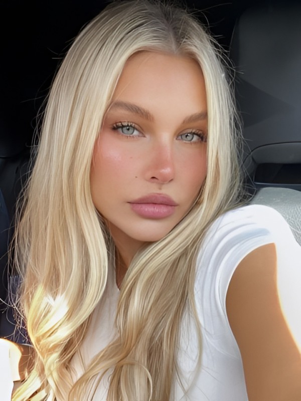 Стефания привлекательная девушка из Астаны цена от 5000 руб