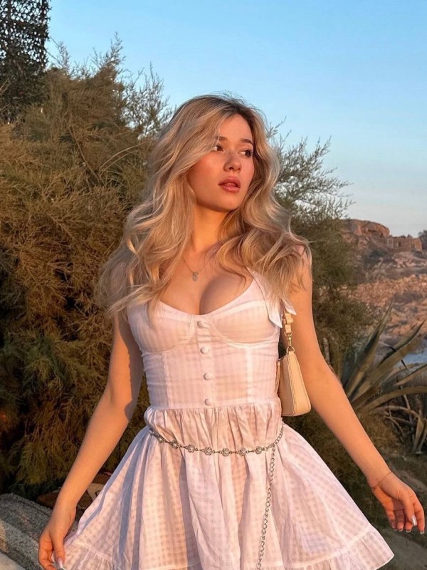 Настенька привлекательная девушка из Астаны цена от 3000 руб